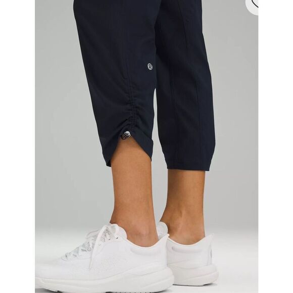 LULULEMON Dance Studio Mid-Rise Cropped Pant navy Sz 6, $100 A34 - Picture 3 of 9